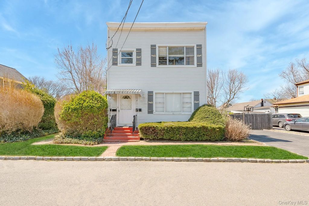 183 S 7th Street, Lindenhurst