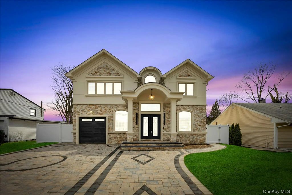 157 4th Street, Hicksville