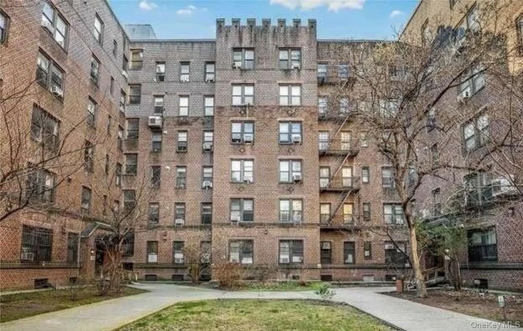 4220 Kissena Boulevard # E18, Flushing