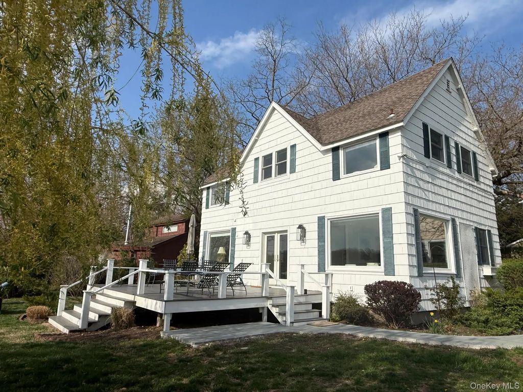 329 Centre Island Road, Centre Island