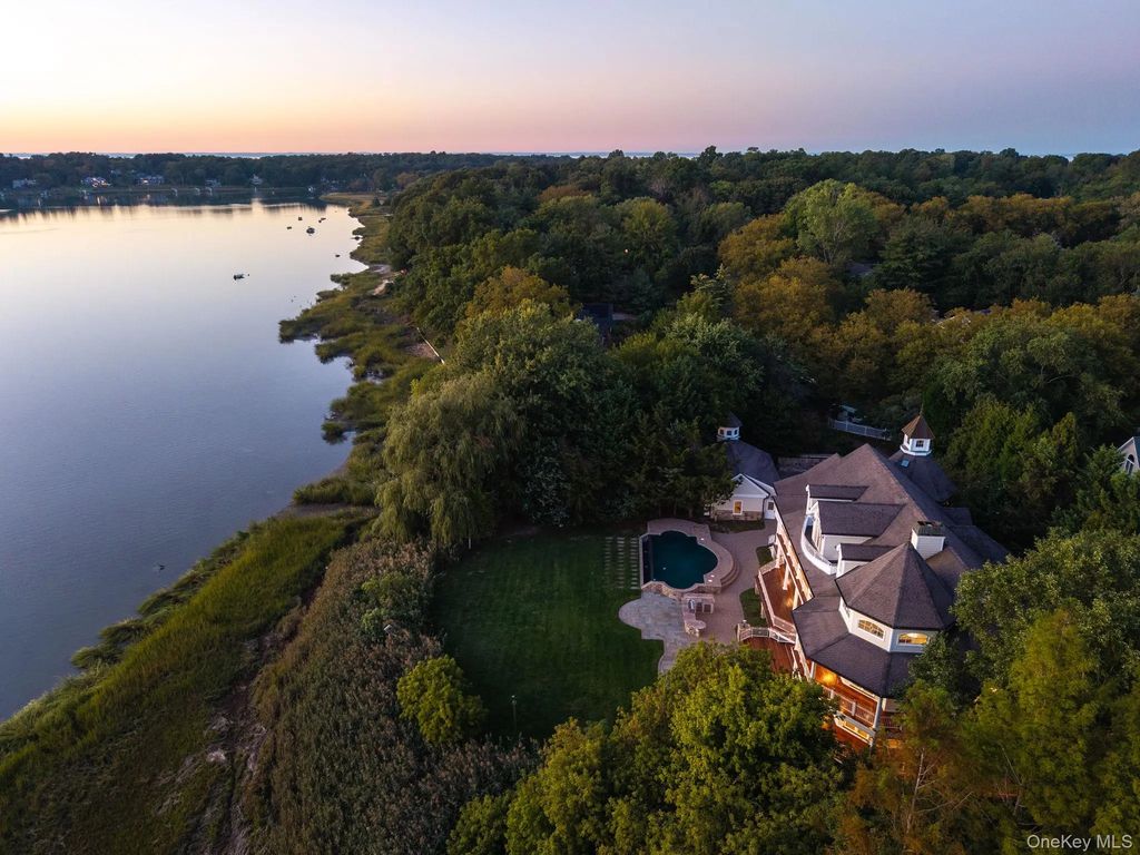 29 Gaul Road S, East Setauket