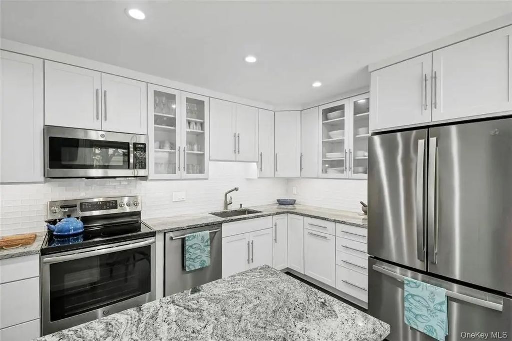 610 Heritage Hills # B, Somers