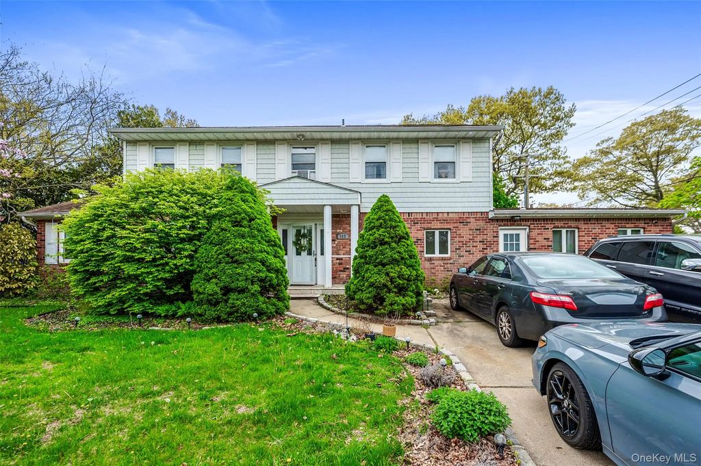 122 Clinton Avenue, Port Jefferson Station