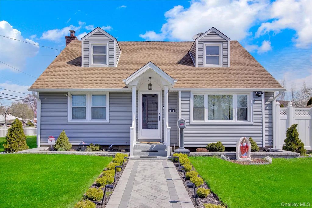 1210 Emma Place, Franklin Square