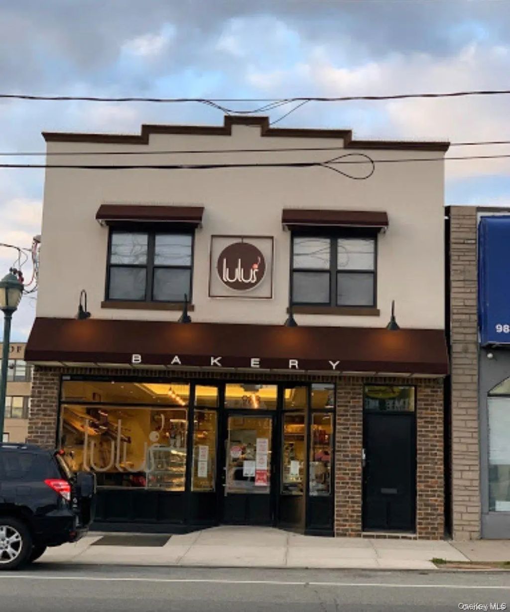 988 Hempstead, Franklin Square