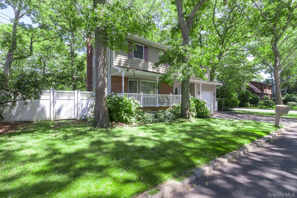 97 Krispin Lane, East Setauket