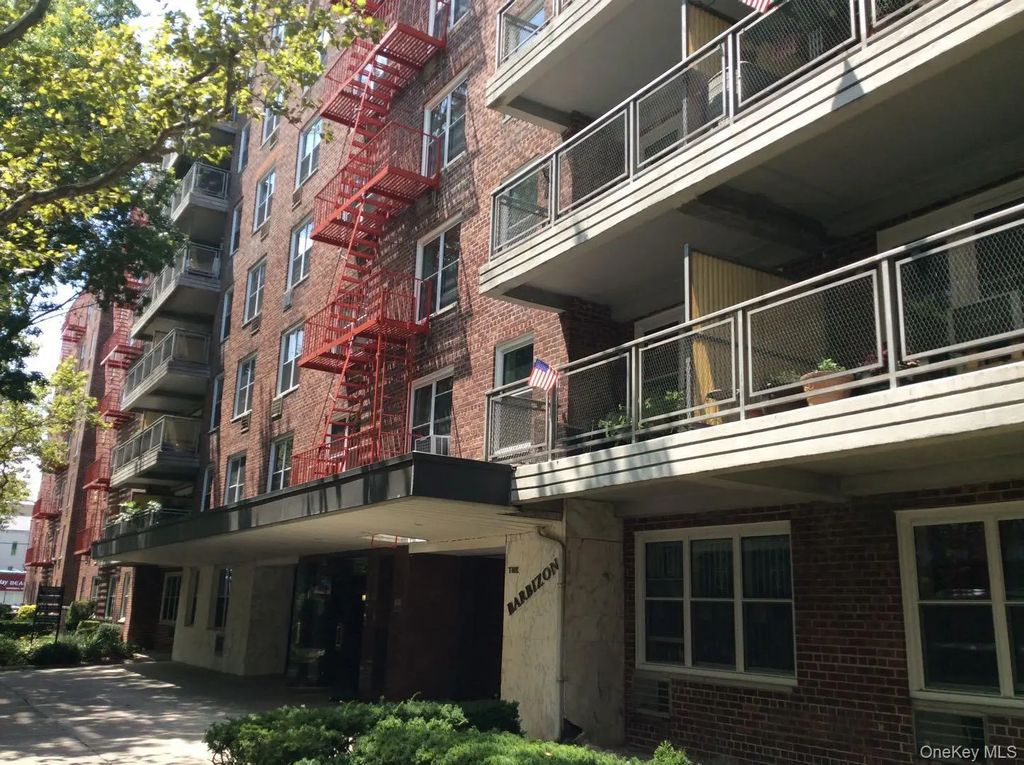 142-05 Roosevelt Avenue # 521, Flushing