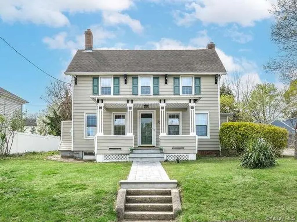 75 Grove Street, Glenwood Landing