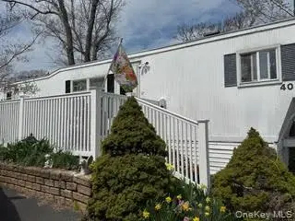 1964 River Road # 40, Calverton