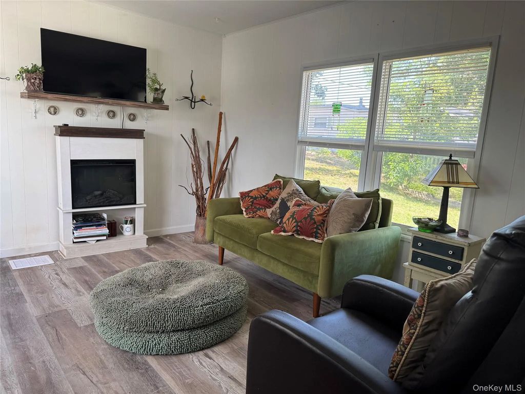 1964 River Road # 40, Calverton