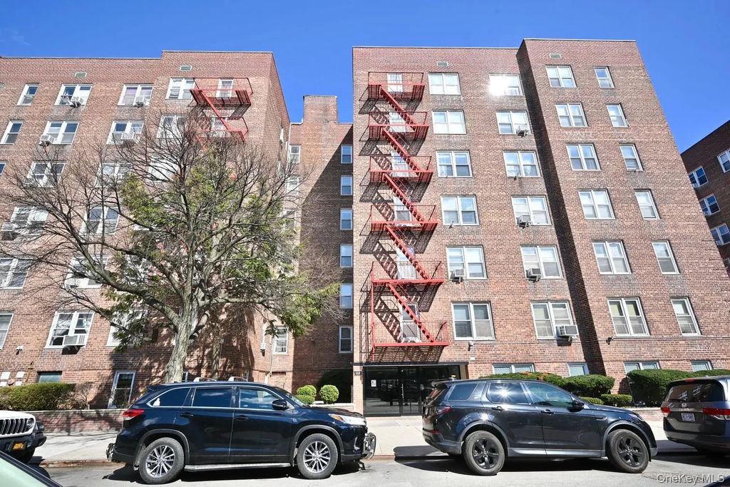33-25 90 Street # 5d, Jackson Heights