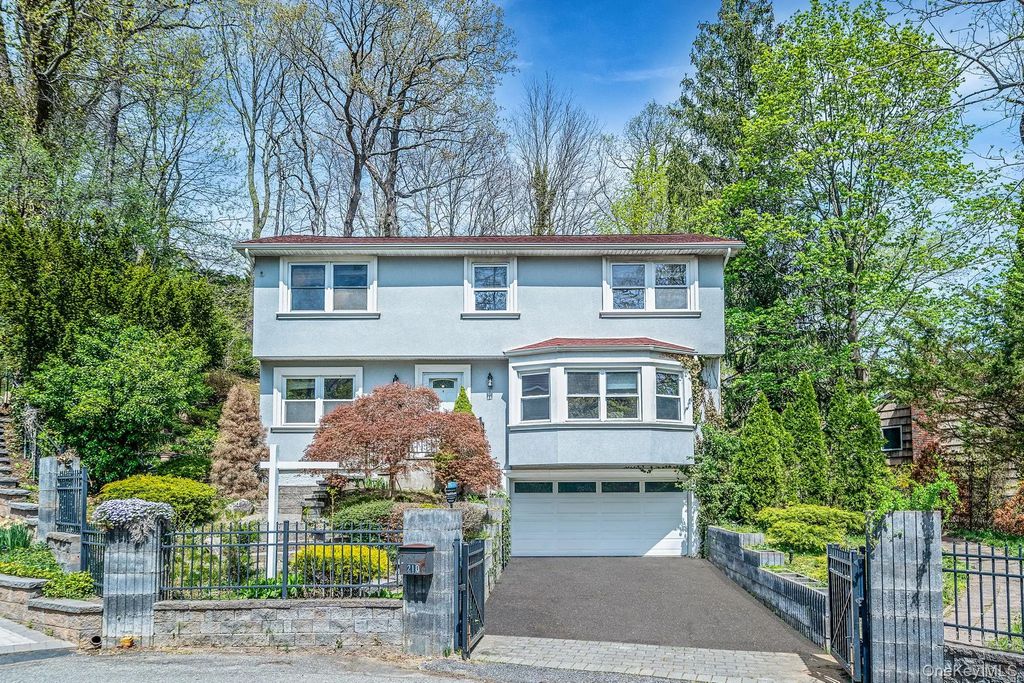 210 Mill Dam Court, Centerport