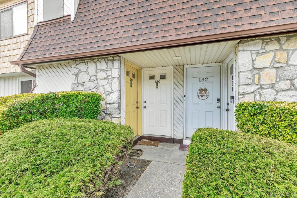 129 Pointe Circle N # 129, Coram