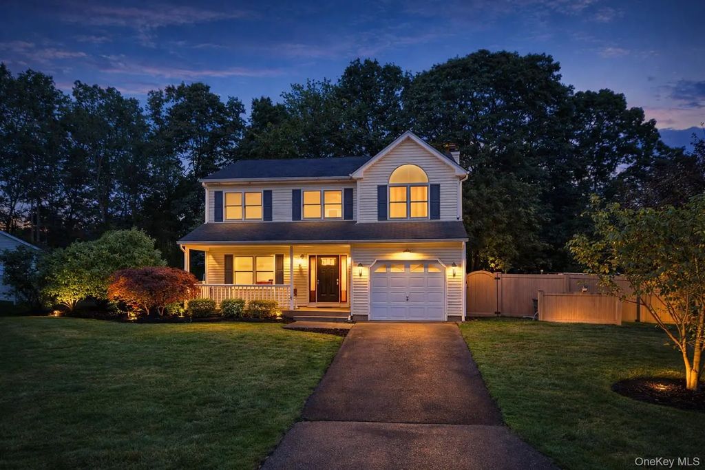 38 Memorial Boulevard, East Moriches