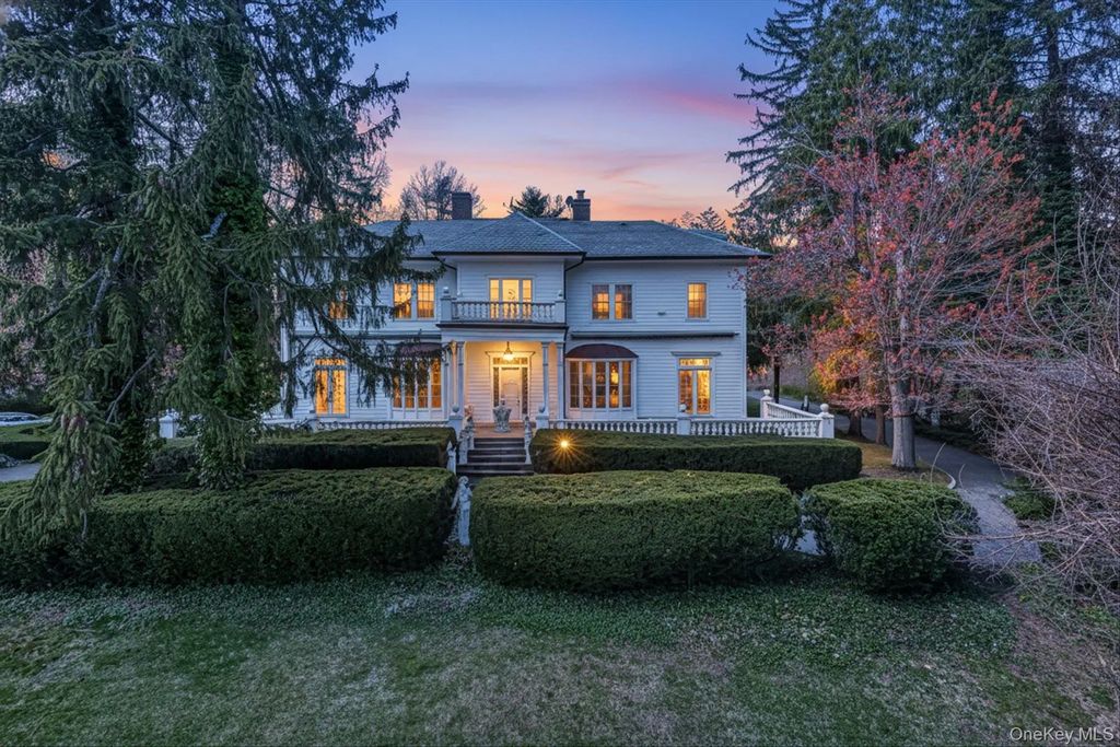 365 E Shore Road, Great Neck