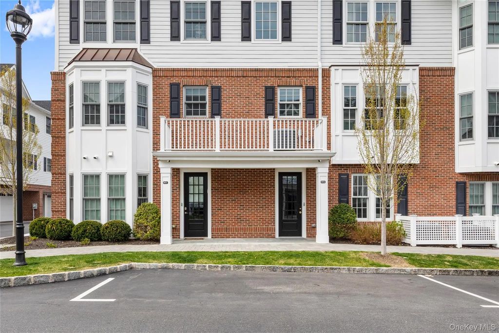 902 Mill Creek N, Roslyn