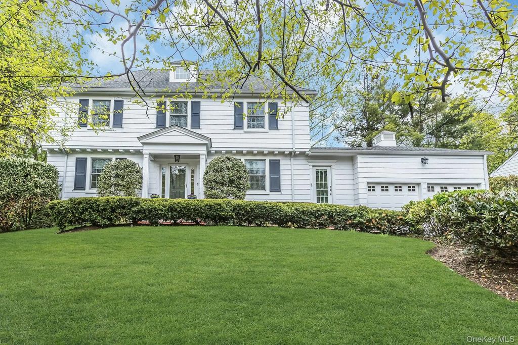 21 The Birches, Roslyn Estates