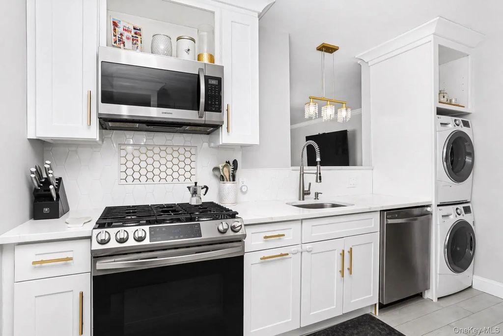 76 Lawrence Court # C, White Plains
