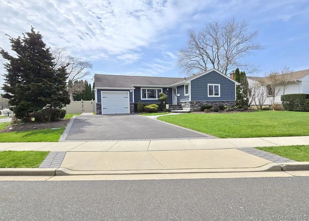 22 Clifford Drive, Farmingdale
