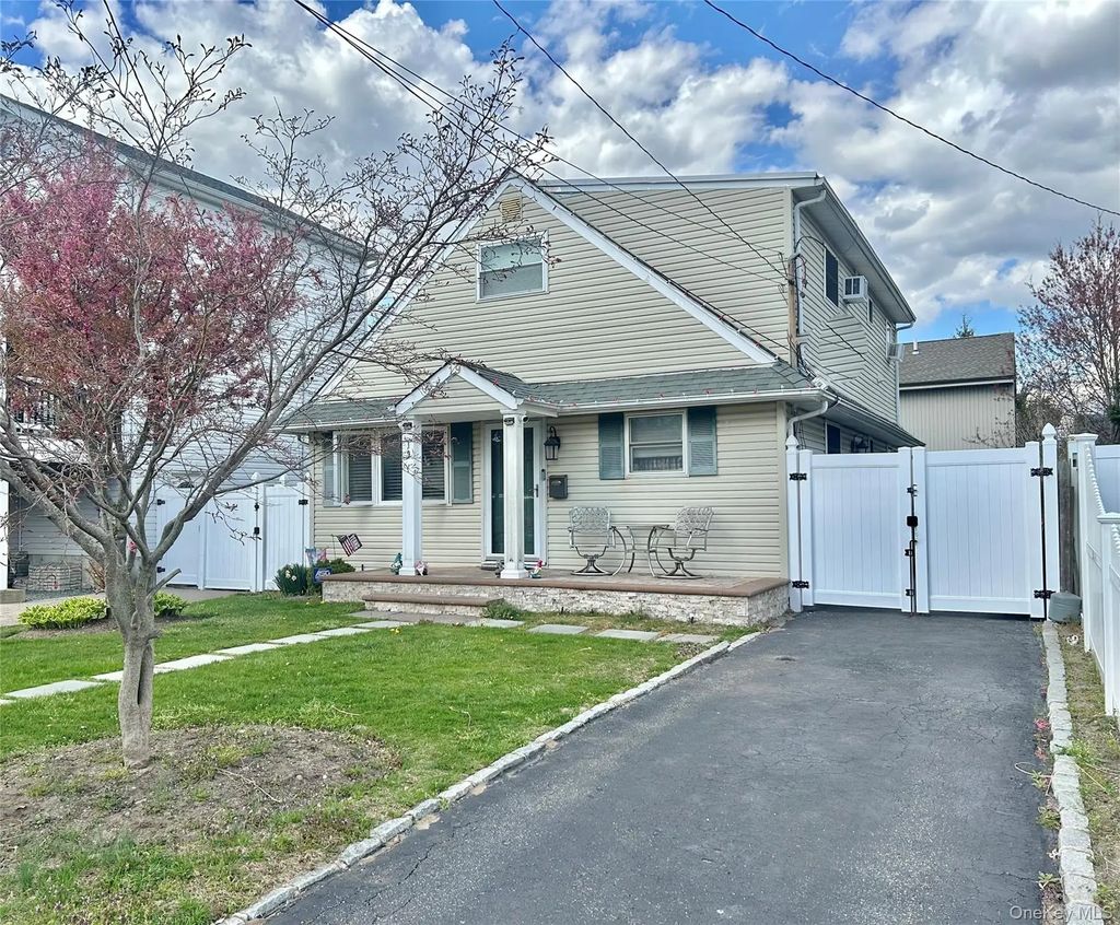 19 Tameling Avenue, Babylon