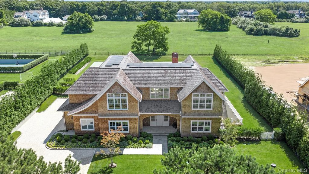 450 Seven Ponds Towd Road, Water Mill