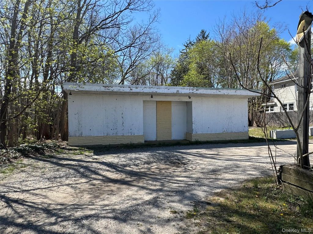 849-853 W Main Street, Riverhead