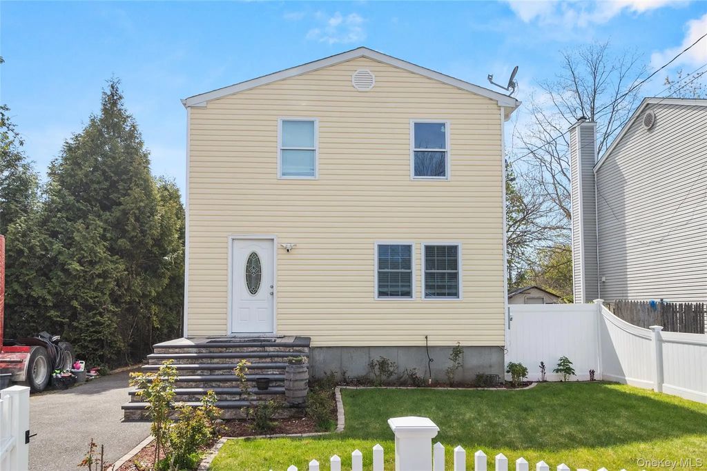 30 S 28th Street, Wyandanch