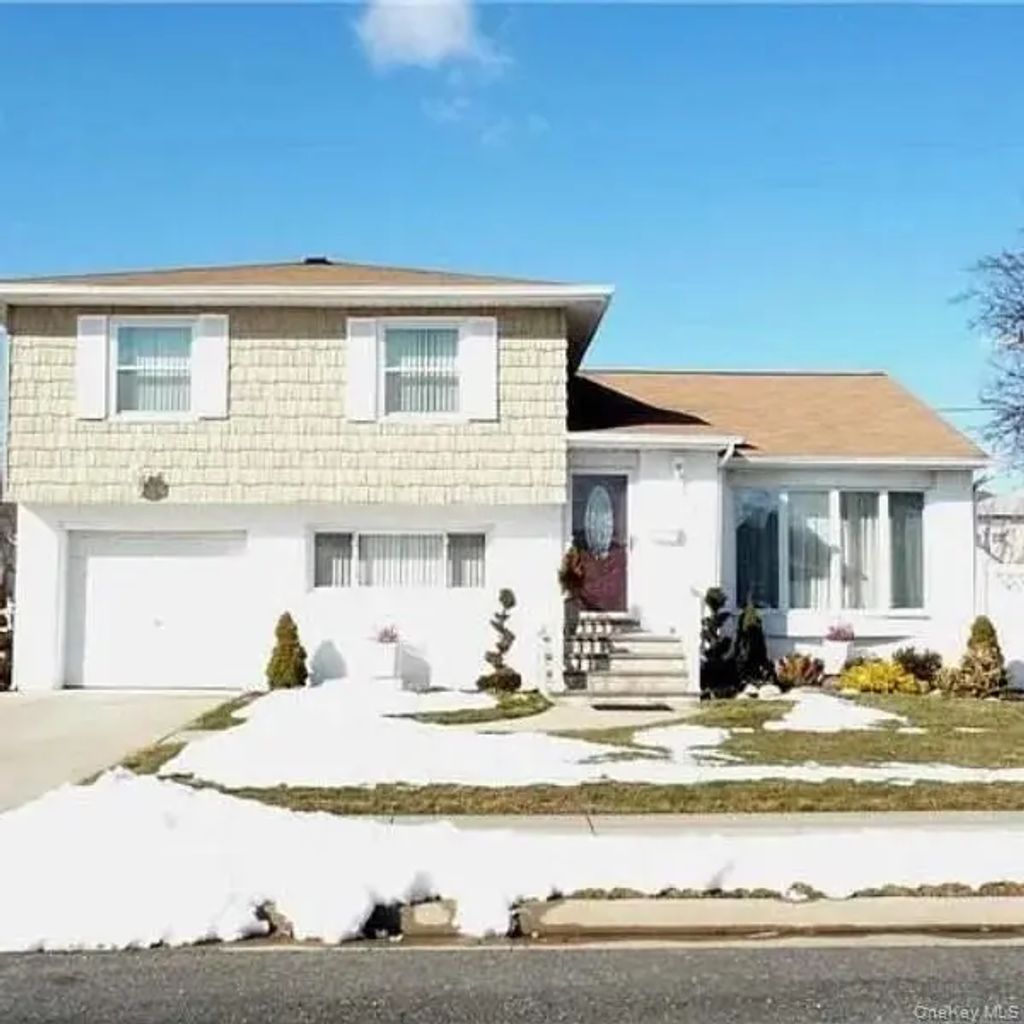 128 Cedar Street, Freeport