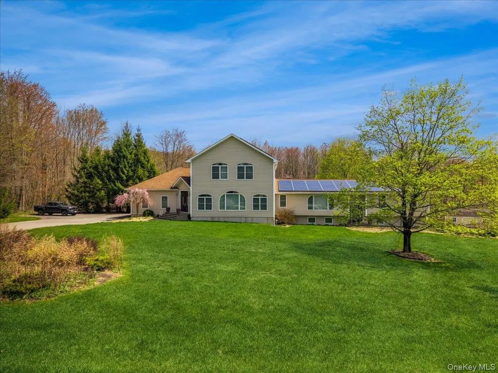 244 S Smith Road, Lagrangeville
