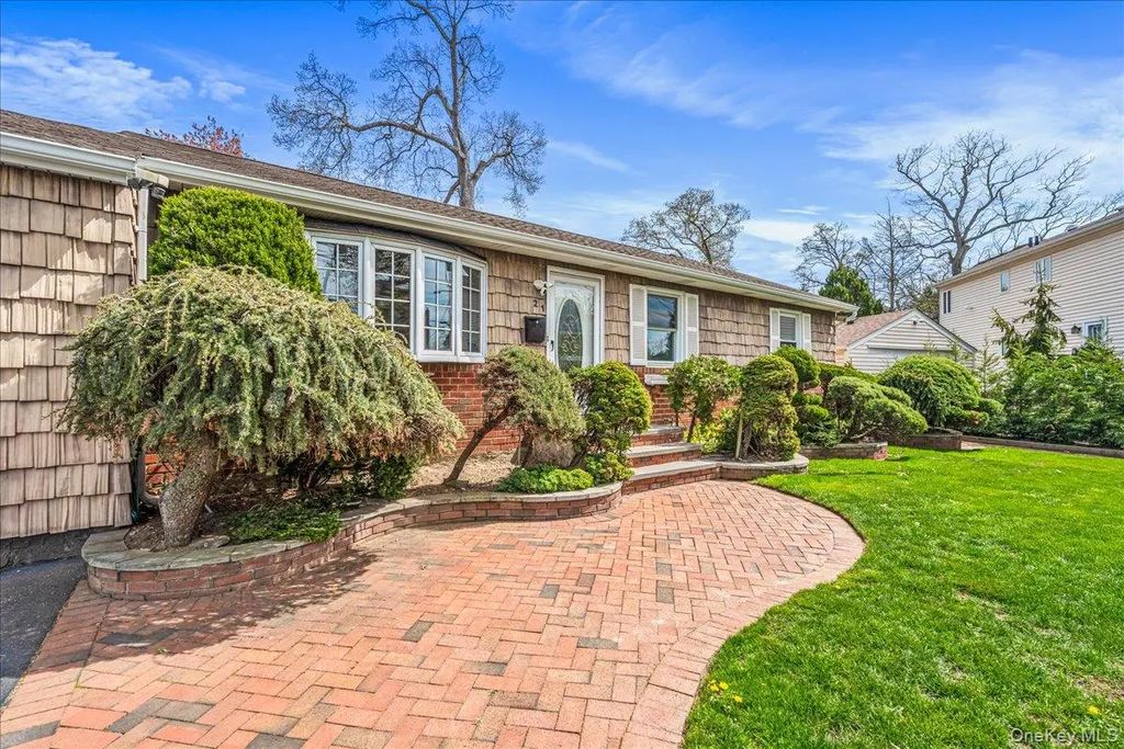 21 Norman Street, Lynbrook