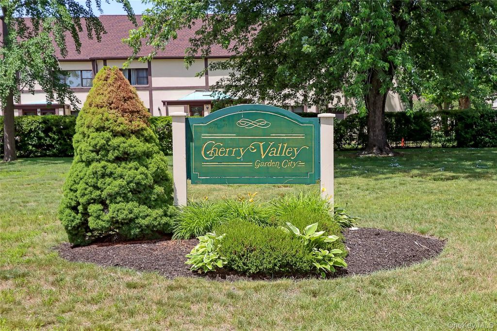 129 Fifteenth Street B2, Garden City
