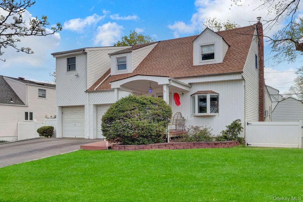 451 N Grove Street, Valley Stream