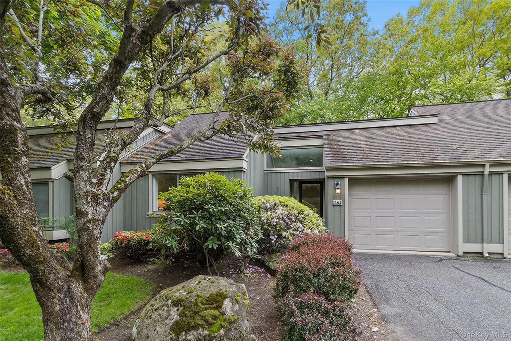 567 Heritage Hills # B, Somers