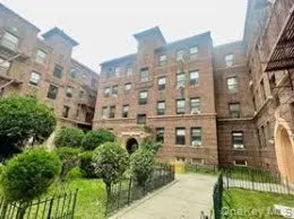 6140 Saunders Street # C15, Rego Park