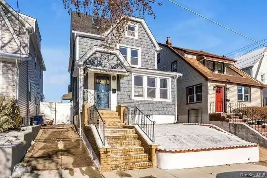 17137 Bagley Avenue, Flushing