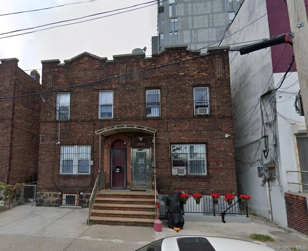 3921 Janet Place, Flushing