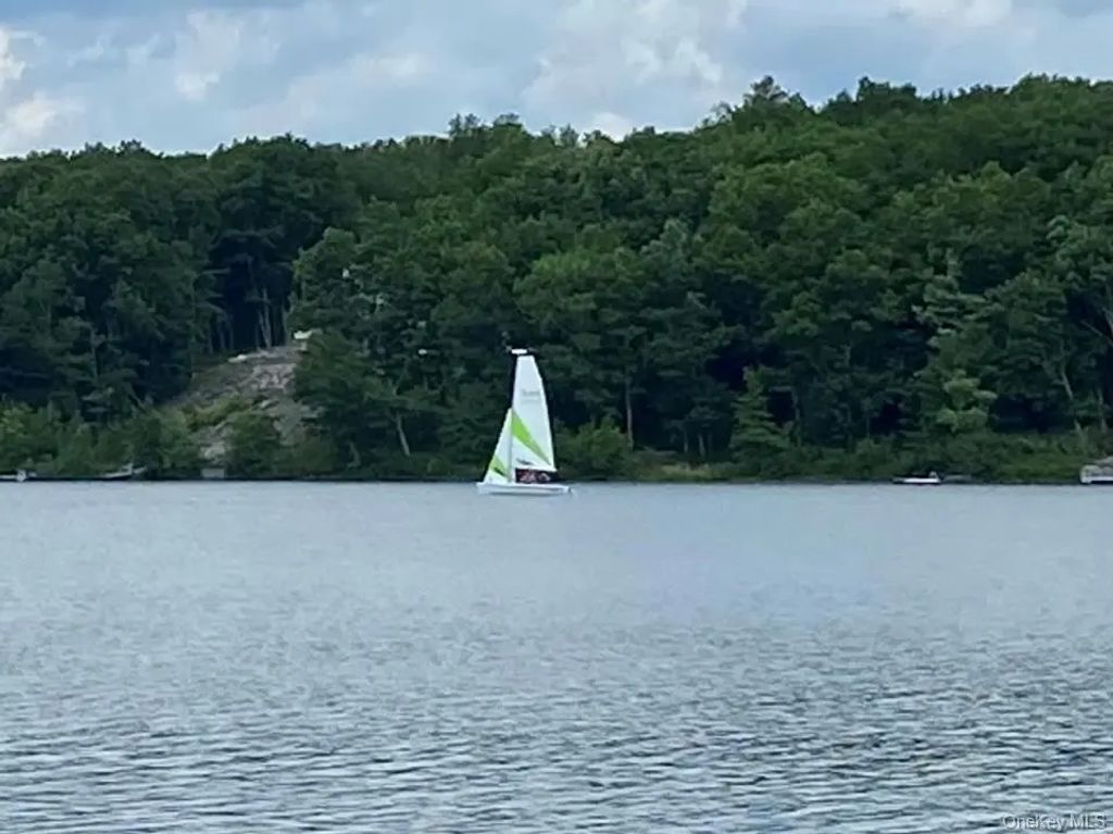 York Lake Estates Road, Barryville