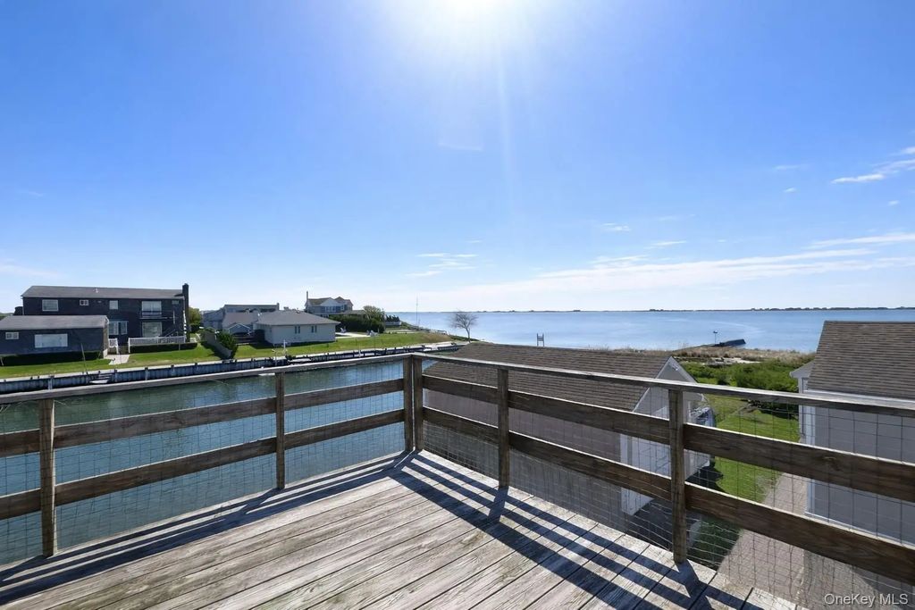 39 Barracuda Road, East Quogue