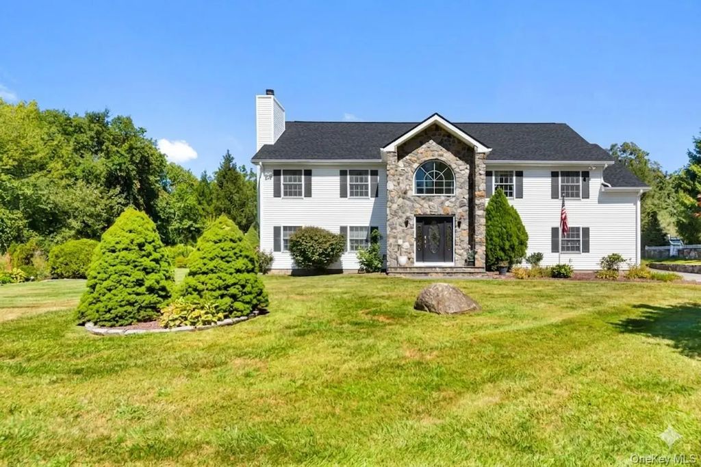 70 Oak Pond Lane, Mahopac