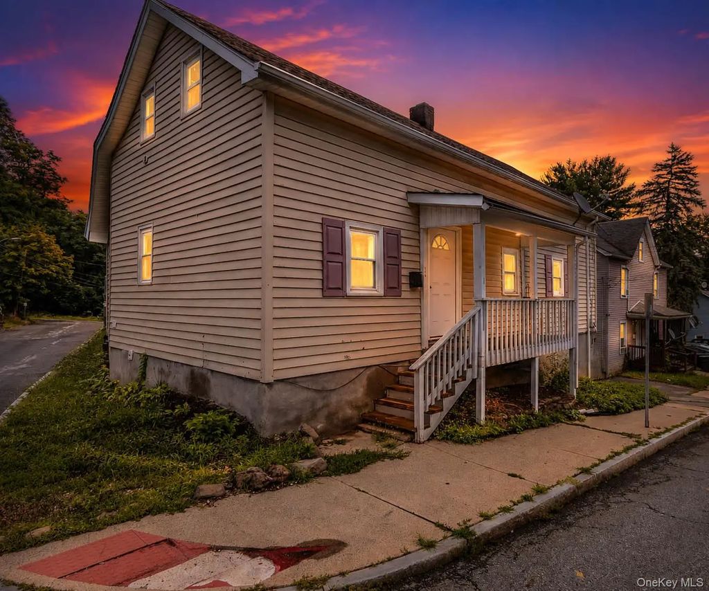 104 Oak Street, Walden
