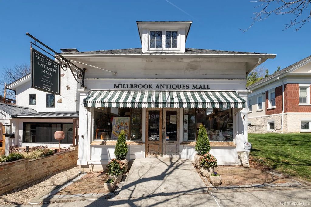 3301 Franklin Avenue, Millbrook
