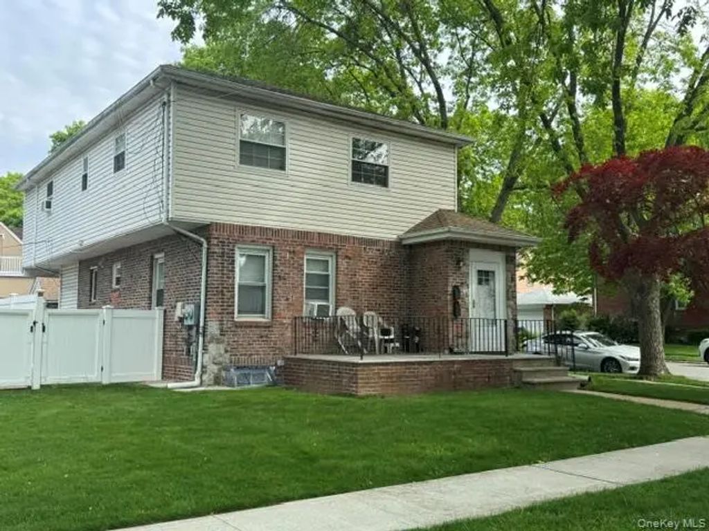 242-19 83rd Avenue, Bellerose