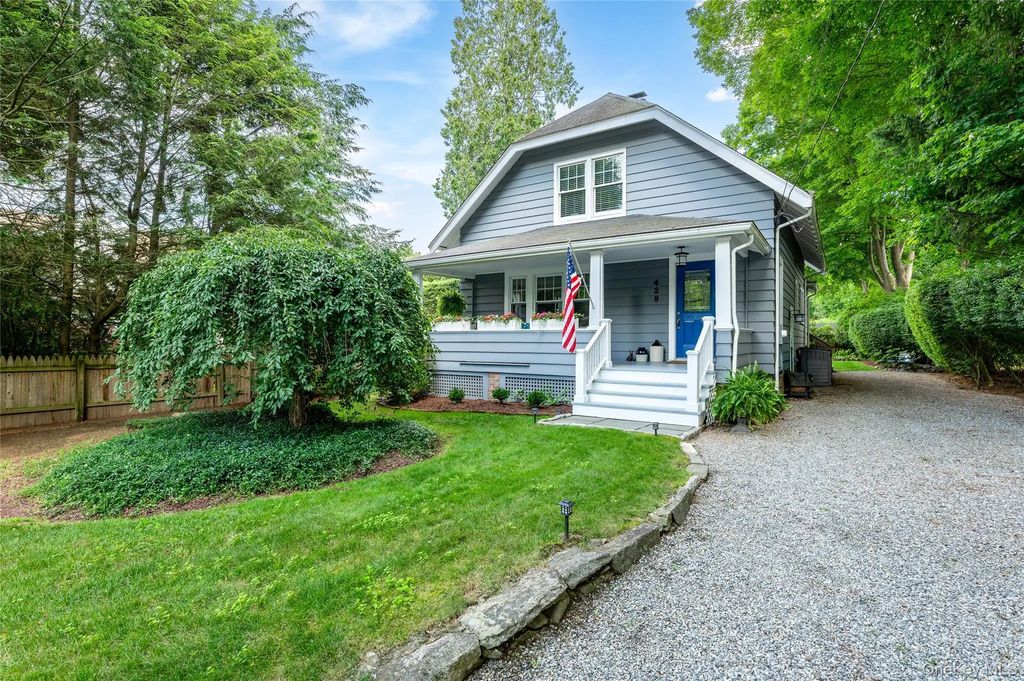 429 Old Post Road, Bedford