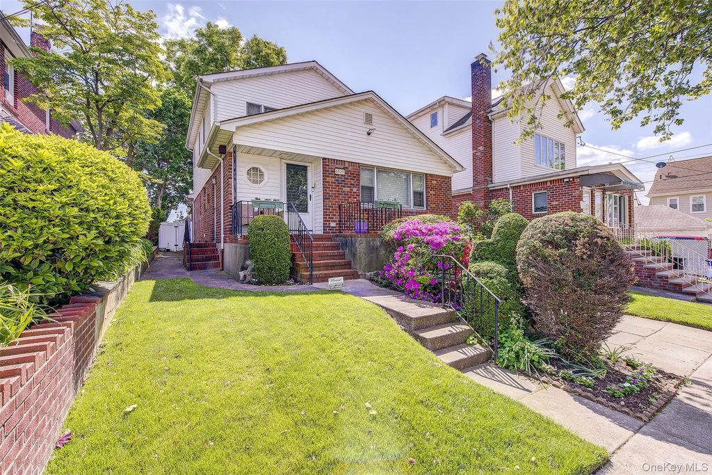 69-29 166th Street, Fresh Meadows