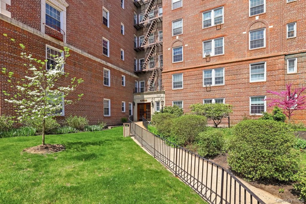 300 S Broadway # 3d, Tarrytown