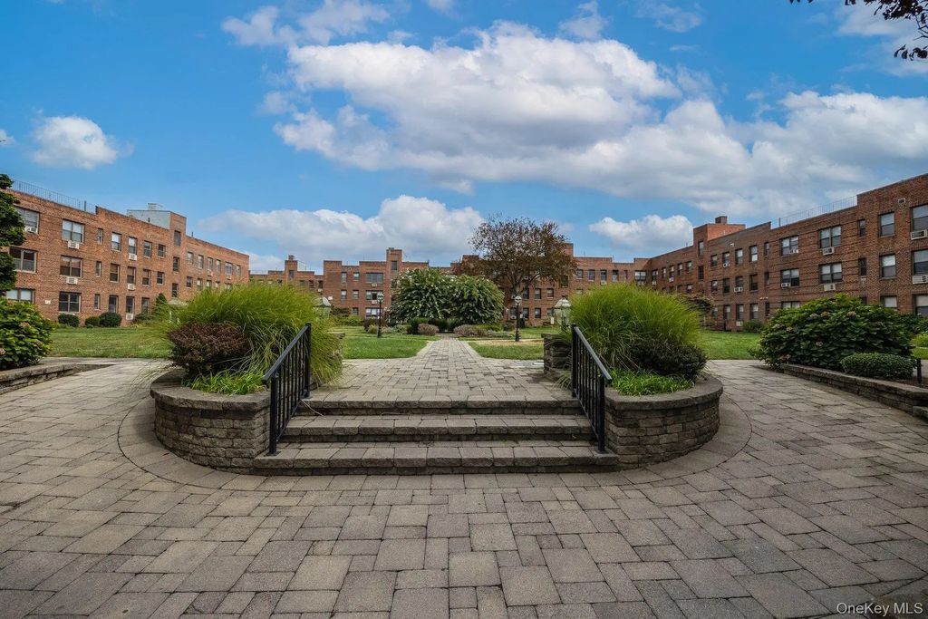 1 Jefferson Avenue # H8, Rockville Centre