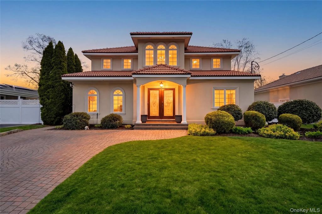 59 Park Lane, Massapequa