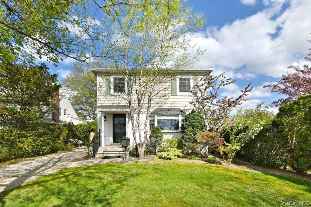295 New Hyde Park Road, Garden City