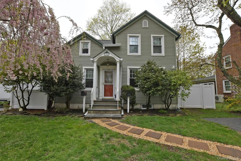 144 Division Avenue, West Sayville