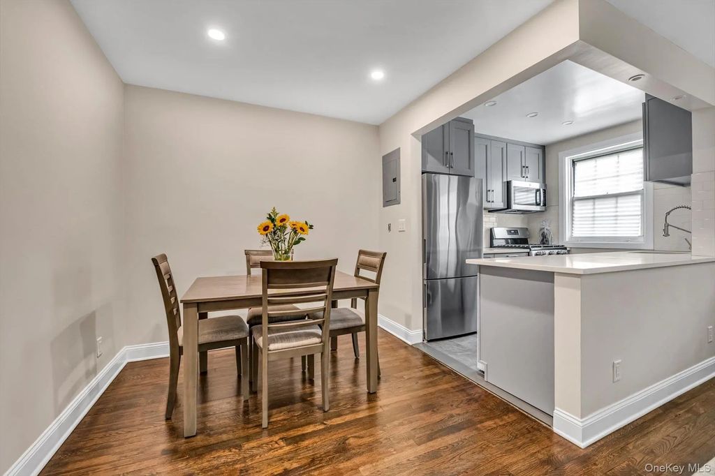 6939 213th Street # 218, Oakland Gardens